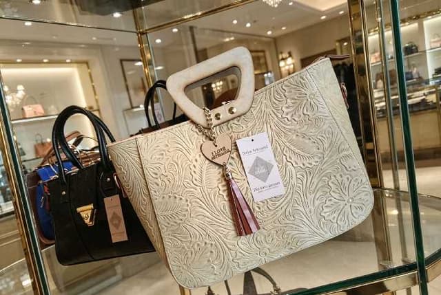 Bolso de mano estampado artesanal