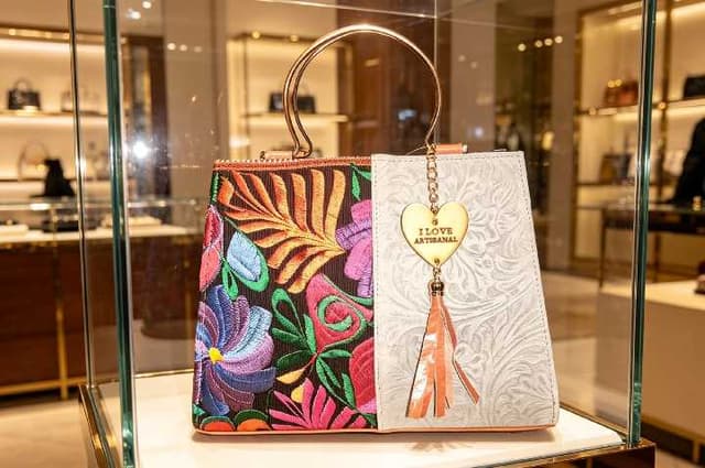 Bolso de mano piel artesanal